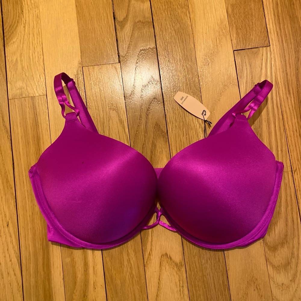 NWT Victoria’s Secret Miraculous Plunge Bra